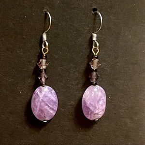 3/$20 🎉 Lovely amethyst dangle earrings with French wire hooks